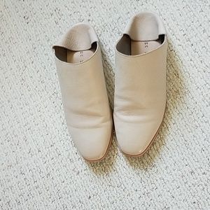 Chinese Laundry Shoes - 7.5
